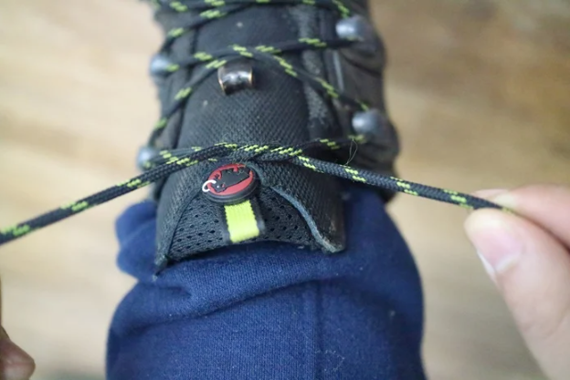 “簡単”なのに“ほどけない”覚えておきたい靴紐の結び方 3